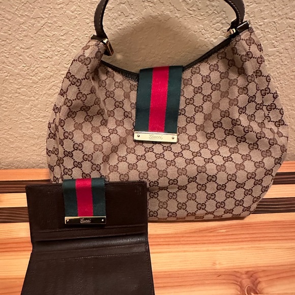 Gently used Signature Gucci Hobo handbag with checkbook wallet - Picture 2 of 8
